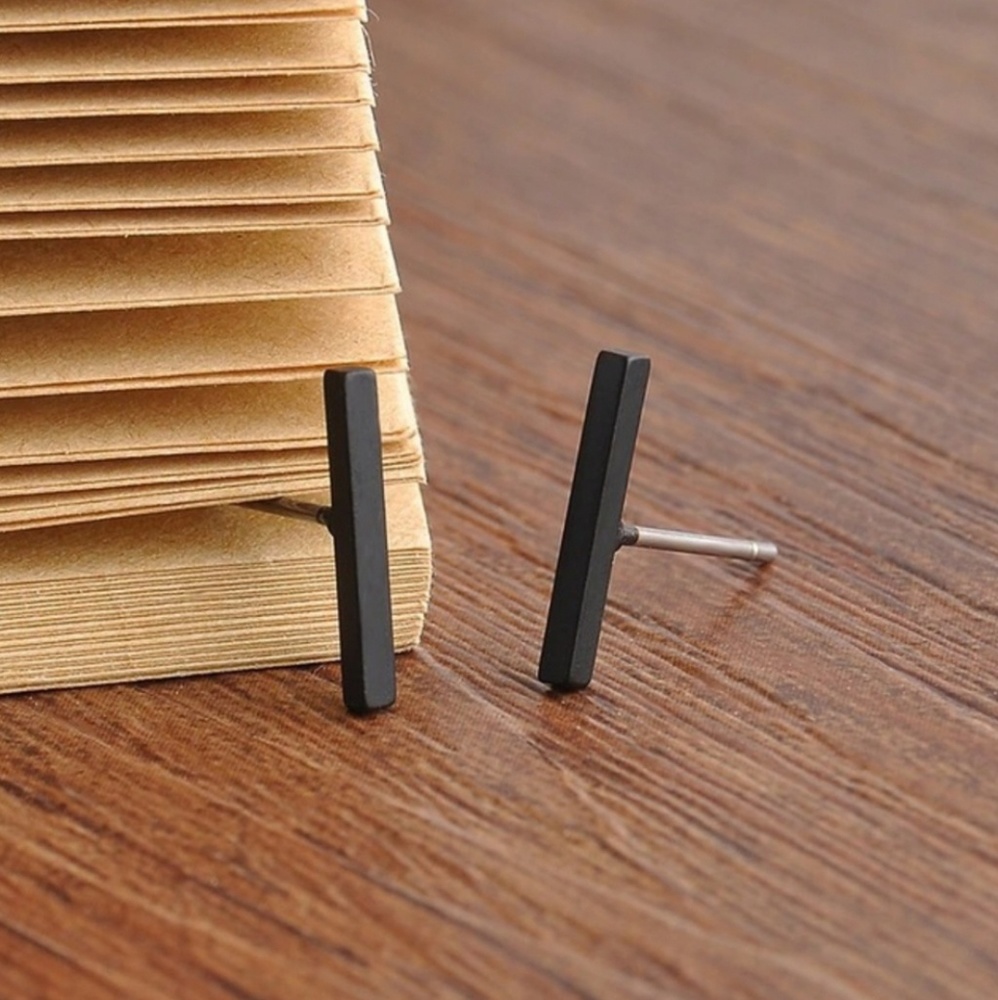 ❤️ SOLD ❤️ Delicate Black Bar Earrings!
